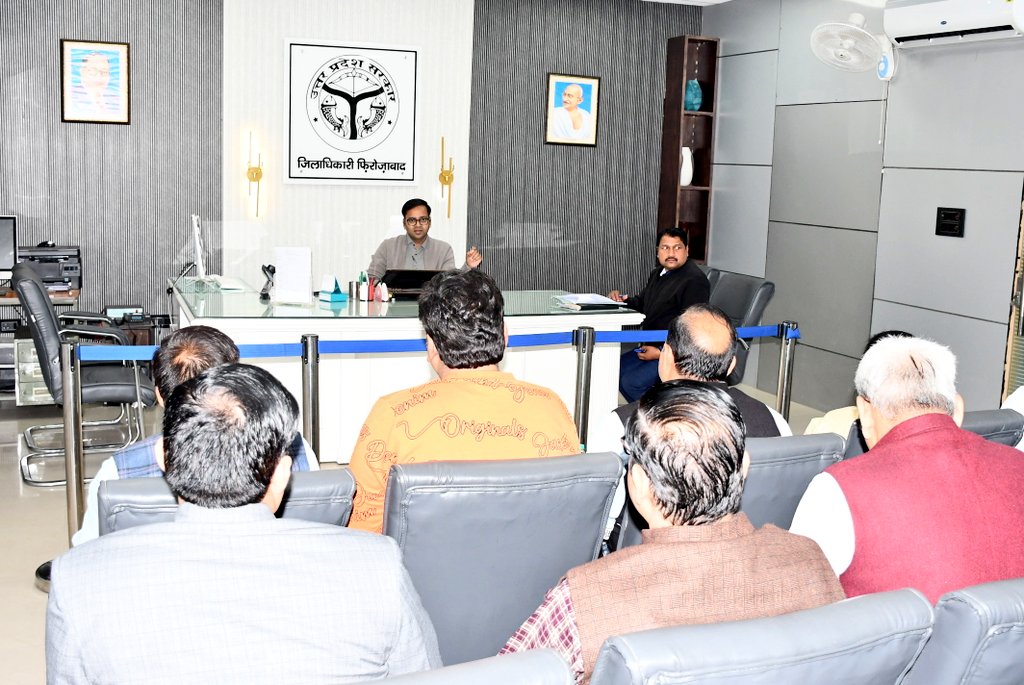 dm_firozabad's tweet image. जिलाधिकारी @RameshRanjanIAS ने श्रम विभाग से संबंधित समस्त कार्यों की समीक्षा बैठक कर संबंधित अधिकारियों को आवश्यक दिशा-निर्देश दिए। @UPGovt @CMOfficeUP @ChiefSecyUP @InfoDeptUP