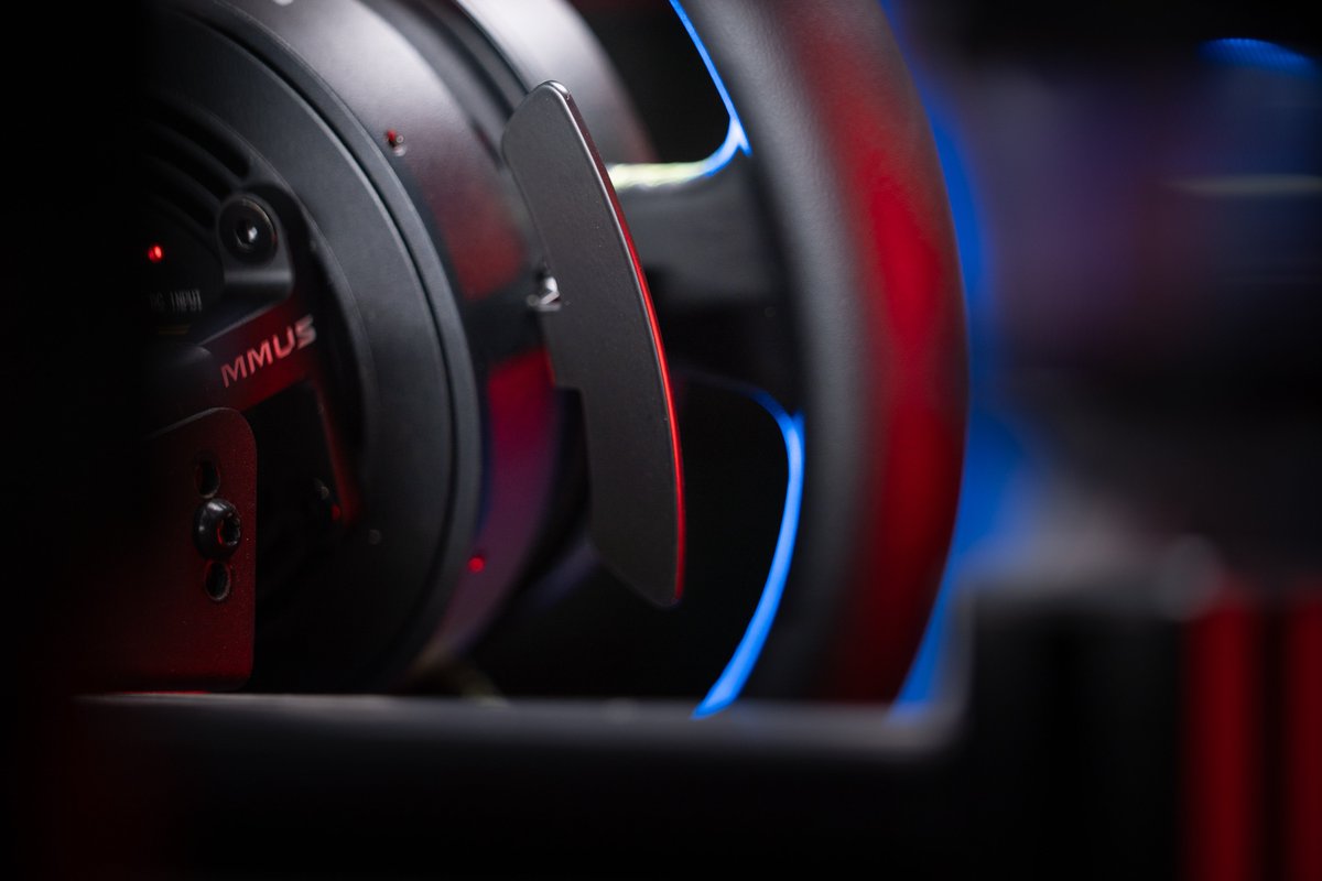 yy8683810780377's tweet image. Unleash your inner racer with CAMMUS C5! External rotor motor delivers precise road feel, hand-stitched leather grip &amp;amp; carbon fiber panel. Plug-and-play in 5 mins—compatible with all major PC racing games. Affordable, high-performance! 🎮 #SimRacer #GamingSetup #TechGadget