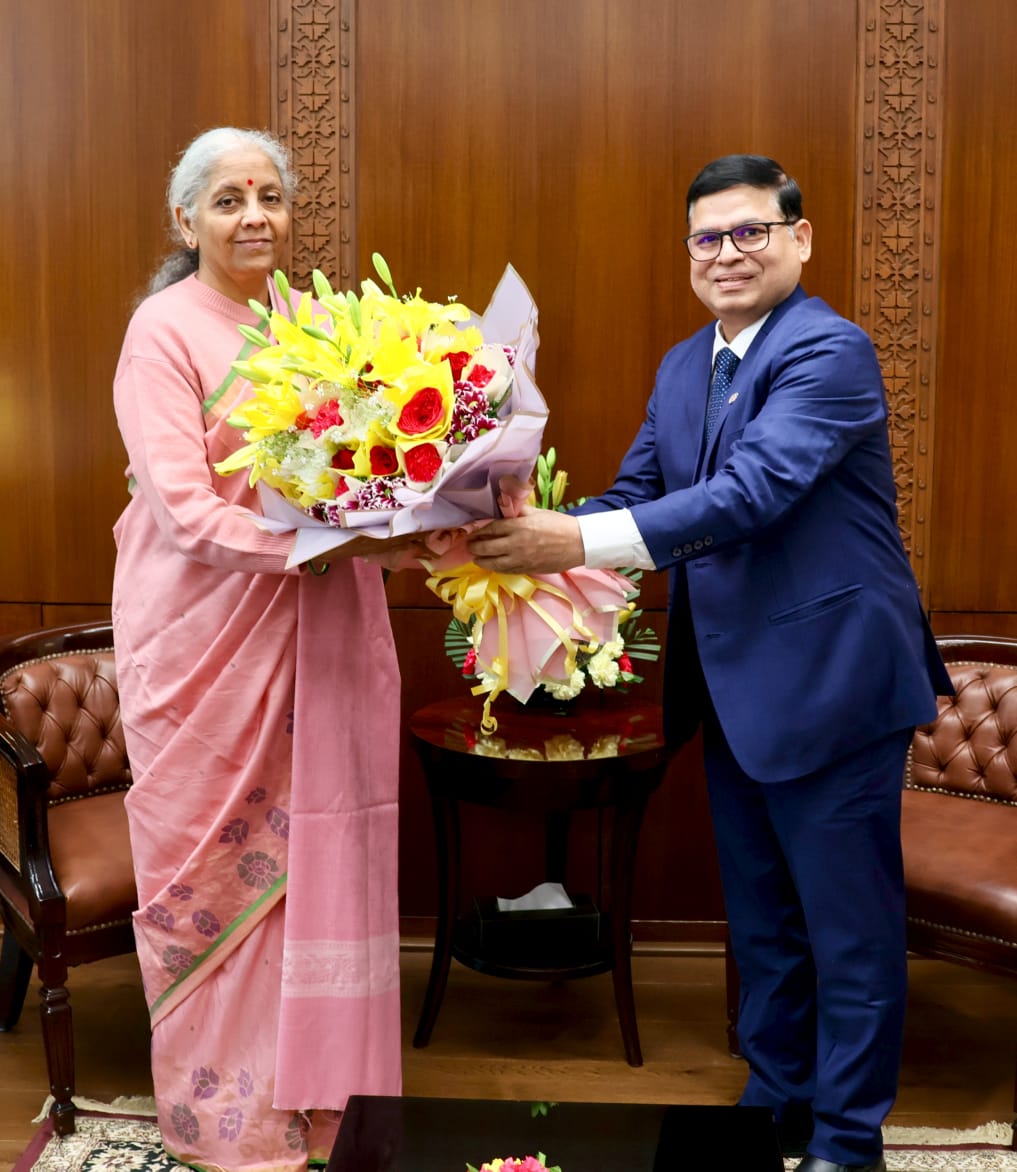 nsitharamanoffc's tweet image. Shri Kalyan Kumar, MD &amp;amp; CEO - @centralbank_in,  calls on Smt @nsitharaman.