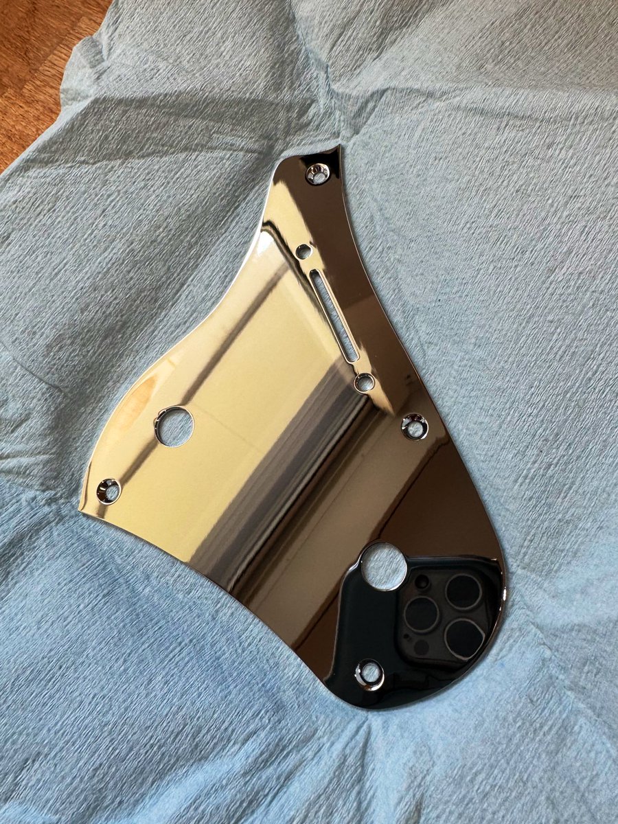 畑精密さんよりQuinticのコントロールプレートを納品いただきました。このクオリティの高さ、ギター部品ではなかなかお目にかかれません。