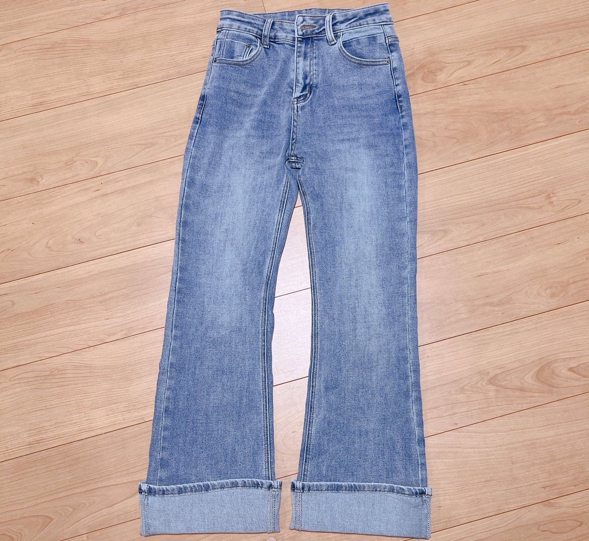 mio07yu1's tweet image. ◽️新しいデニムを購入❕

手縫いでデニムを8cm裾上げしました
生地は切らず綺麗に仕上がった。🪡🧵

#デニム　#裁縫
#裾上げ