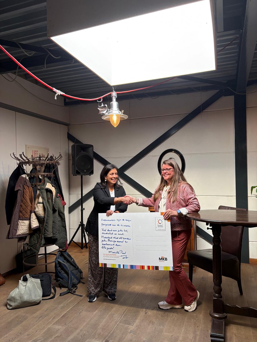 Ondernemers, dankzij jullie, draait onze economie. 

Met jullie inzet, durf en creativiteit zet Nederland elke dag weer een stap vooruit. 

Vandaag, op de Dag van de Ondernemer, staan we daar nog eens extra bij stil.