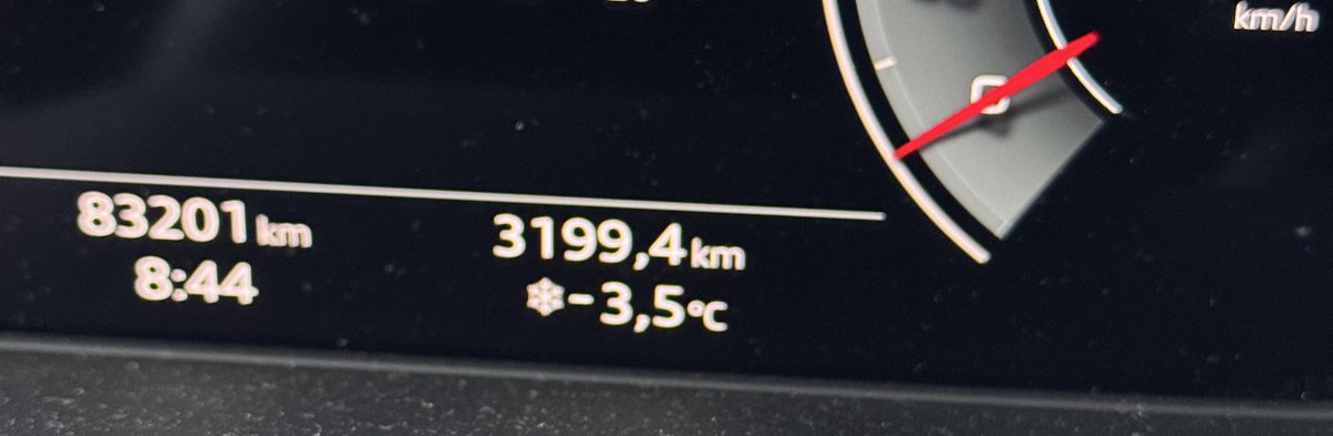 honefuki's tweet image. そりゃーさみーよ！！！
マイナス3度下回ってんじゃん😭
布団から出るのが苦行すぎて…
とりあえず今日やっと冬タイヤに交換よ…ちゃんとここまで生き延びれて良かった😇