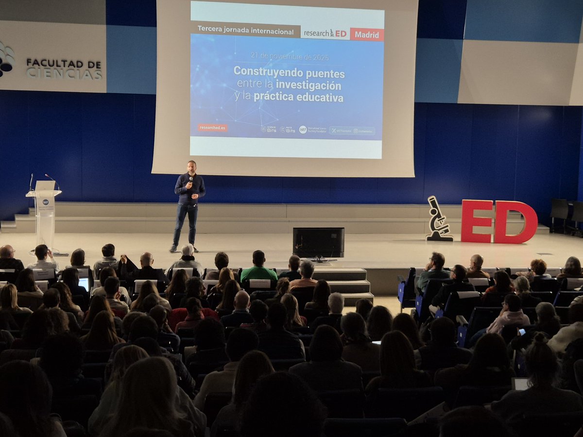 “Evaluar es obtener pruebas que nos permitan inferir el aprendizaje del alumno a partir de cambios en su desempeño. Lo que hagamos con esas pruebas determinará si la evaluación es sumativa (calificar) o formativa (tomar decisiones)”.
<a href="/hruizmartin/">Héctor Ruiz Martín</a> nos da la bienvenida al