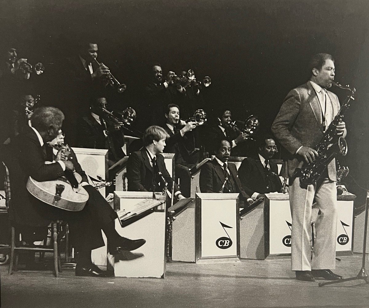 ArxiuDival's tweet image. 🎺Celebrem el #DIaInternacionalDeLaMúsica compartint el programa i fotografies de l’actuació de l’Orquestra de Count Basie en el Teatre Principal de València, celebrada el 5 de novembre de 1986.

✍️AGFDV. Fons Diputació. E.8.11.2.1. caixa 9, exp.8
#Músics #ArxiuDival @dipvalencia