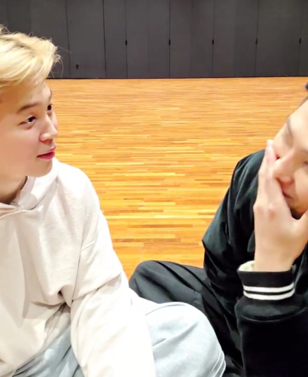 jinbreastfeedme's tweet image. SHI FRYING ME 😭😭😭