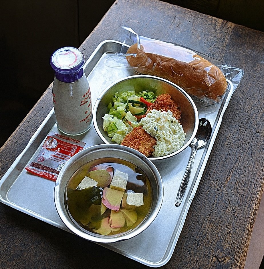 pirooooon3's tweet image. 公立学校で
『いただきます』
『ごちそうさま』
を廃止したり
韓国語で『いただきます』を
言わせようとする流れがあります。
①反対
②大反対
③その他
 #日教組