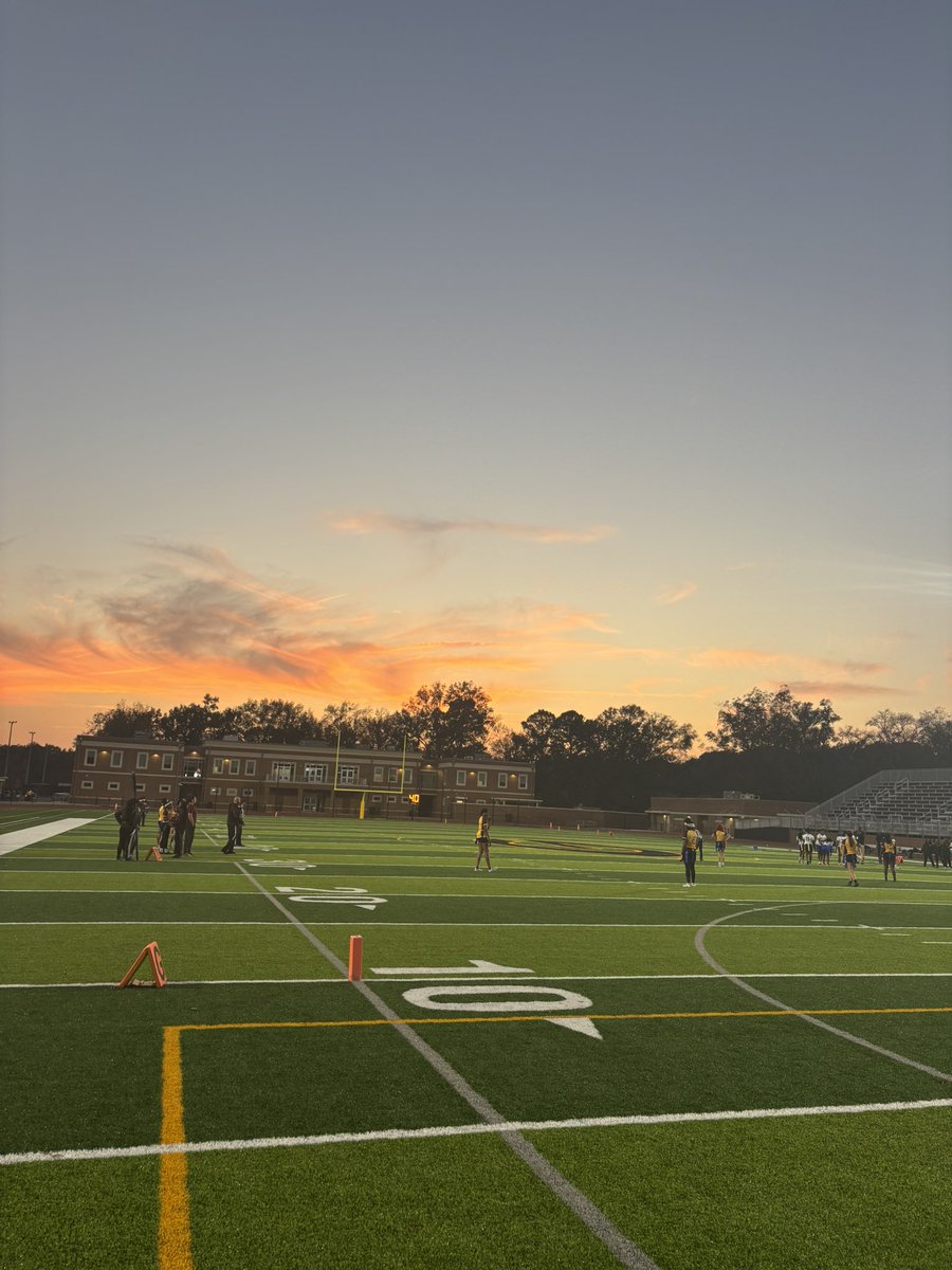 Had a great time tonight watching 3 great Georgia teams compete! 

Thank you to <a href="/SVAAthletics/">SVAA</a> , New Hampstead, and Brunswick for having me. Some potential future Bees coming from these groups. 

#OneHive 🐝

<a href="/NEWHAMPSTEADFB/">New Hampstead Football</a>