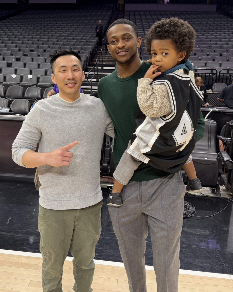 thatl0calguy's tweet image. happy for these guys.

they knew the grass was greener for them 💜