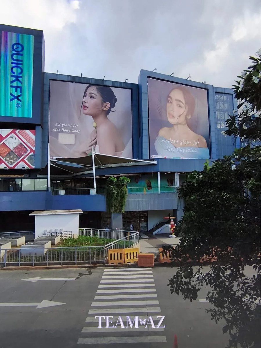 A glowing beauty ✨ AZ Martinez looks straight out of a painting in her newest MET TATHIONE billboard at Robinsons Galleria!

#AZMartinez 

📸: <a href="/TeamAZOFC/">TEAM AZ OFFICIAL</a>