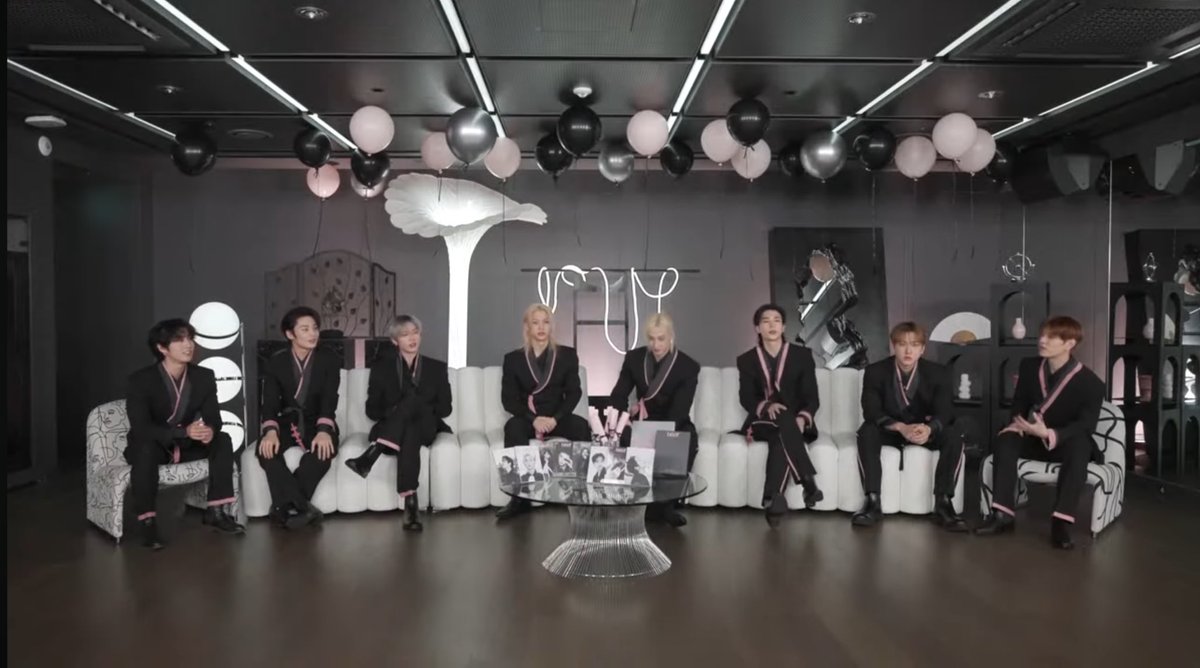 StrayKidsINTL_'s tweet photo. Trending party!! 🎉 

DO IT, will release in 1 hour. To celebrate, let’s trend the tags. Meanwhile, you should join the countdown with SKZ.

☁️ https://t.co/gdyouZfaMS

STRAY KIDS DO IT IS DIVINE 
#StrayKids_DO_IT_OutNow
#스키즈컴백_덩기덕쿵_두잇두잇
@Stray_Kids https://t.co/qwIgrHAKx0