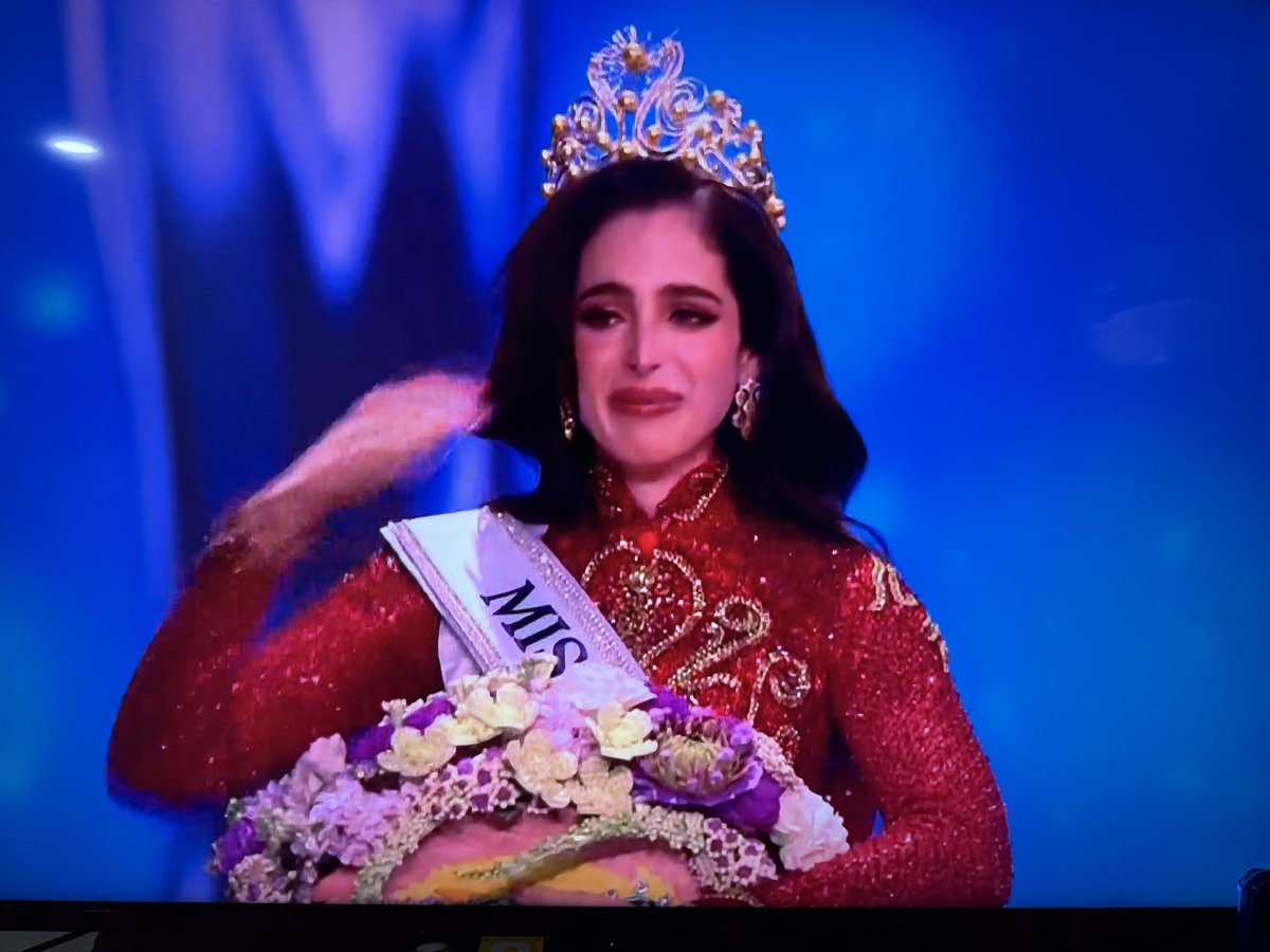 LaloGonzalezM's tweet photo. 🇲🇽 La corona de #MissUniverse es para la mexicana Fátima Bosch 
👸🏻 #FátimaBosch es la cuarta representante de México en ganar la corona del certamen https://t.co/hrP1DaqOyq