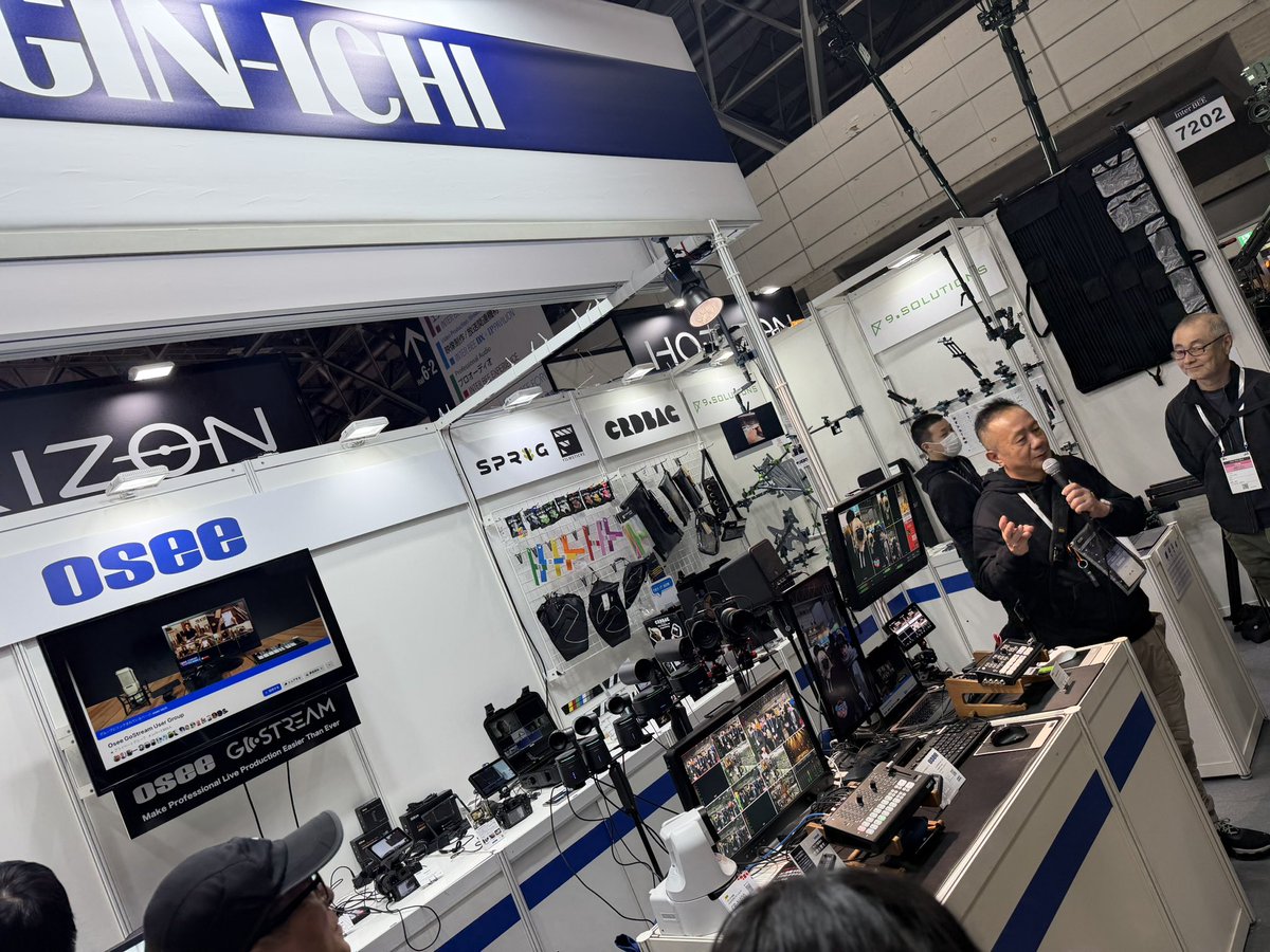 studioforesta's tweet image. OSEEのスイッチャー
2台持ってるけど常にアプデされて新機能追加されるの凄い
先週のアプデでverticalモードが付いた
この価格帯でverticalのスイッチング出来て配信できるハードウェアないのでは？

観てる時BMDの人が偵察にきててめちゃくちゃverticalって言ってた
🤣🤣🤣
#InterBEE2025 #OSEE