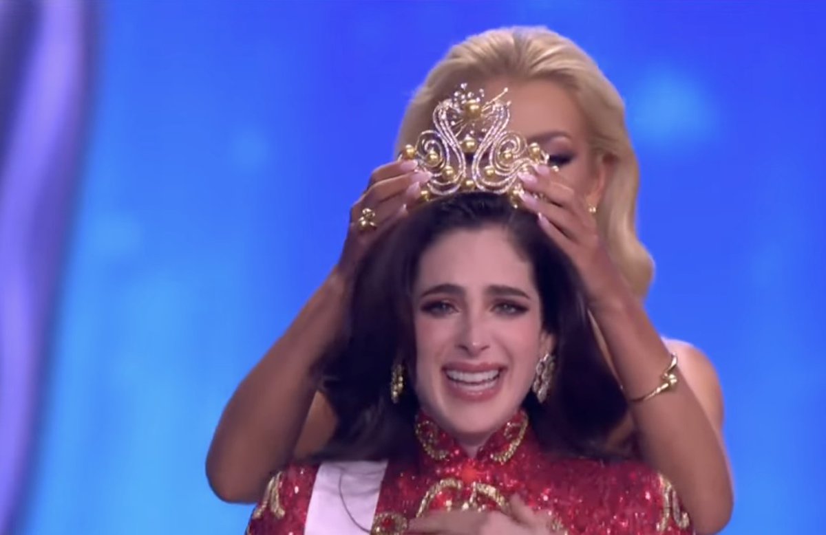 ItsLunabarreira's tweet photo. Una mujer que nunca se rindió, que fue juzgada, discriminada, dios mío, estoy tan feliz y estoy llorando, neta que felicidad, FÁTIMA TÚ SI ME REPRESENTAS, VIVA MÉXICOOOO!!!!! 🇲🇽🇲🇽🇲🇽🇲🇽🇲🇽🇲🇽🇲🇽

#MissUniverse
#fatimabosch https://t.co/d8rtasGglz