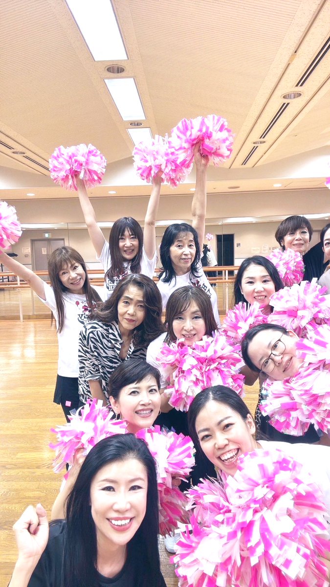 💫HoNEy FLASH 出演情報💫
「bjb COLLECTION」
＊日時 : 12/6(土)、13:15〜予定
＊アクセス：二子玉川駅西口より徒歩2分
＊会場 : 玉川高島屋S・C西館1F、アレーナホールサロン

↓チケット(無料)予約制です
e-ve.event-form.jp/event/111266/b…

是非お立ち寄りください🎶
お待ちしています❣️

#HoNEyFLASH