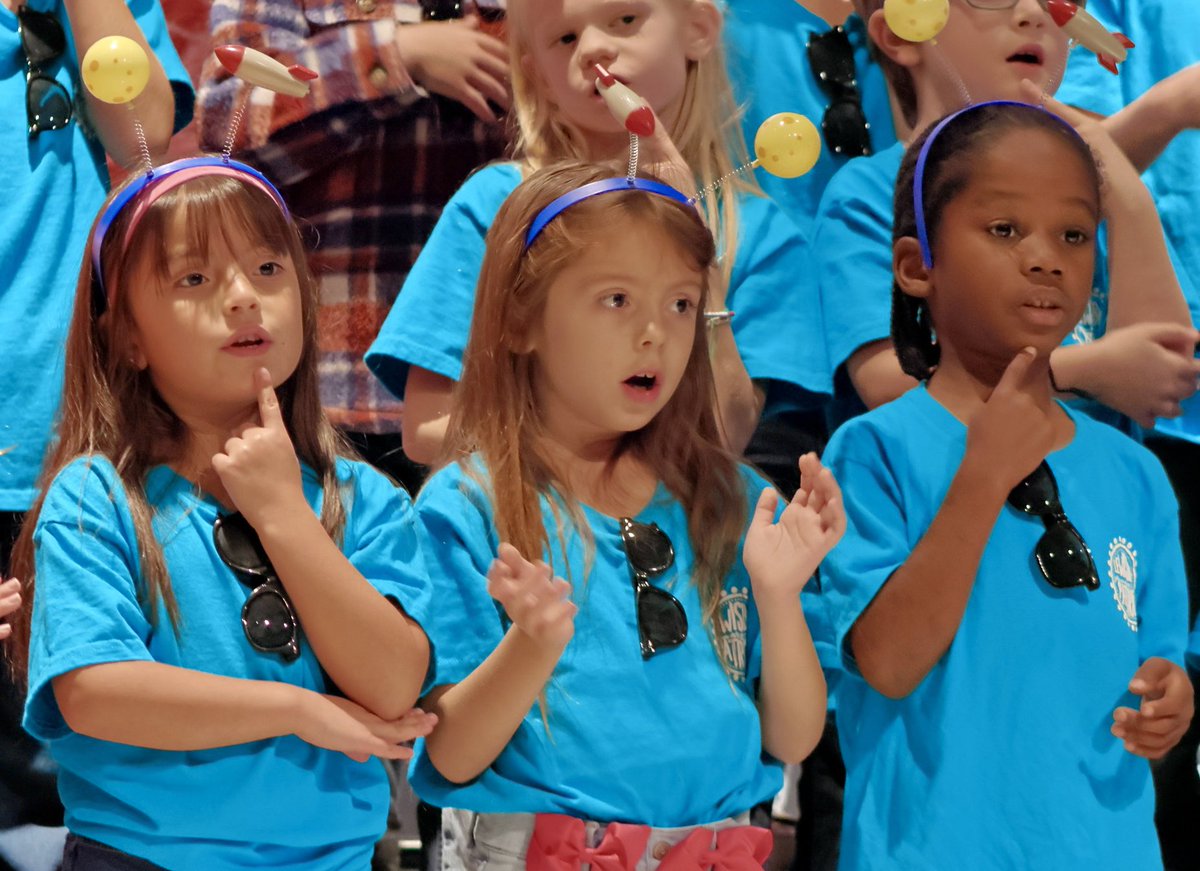 DCSeNews's tweet image. Lewisburg Primary School, your program was out of this world, and we were all about it. #TeamDCS #BeTheStandard