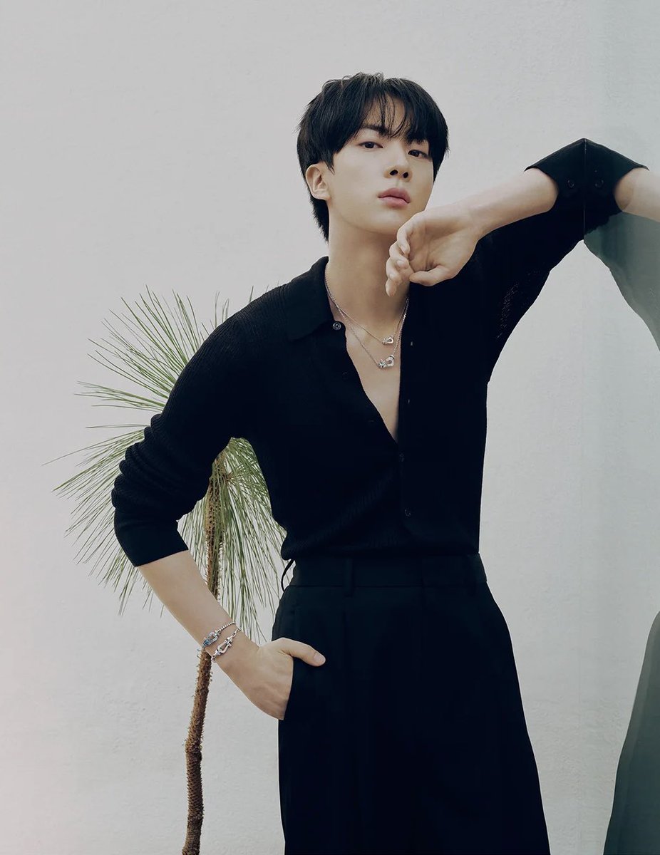 jinnieslamp's tweet image. Q: What kind of preparations did you do for ‘RUNSEOKJIN_EP. TOUR’ in Osaka and Chiba?

🐹: “At first, I was worried about whether I could complete the performance alone without the members. But the passion and support from ARMY were far beyond what I imagined, and as I watched…