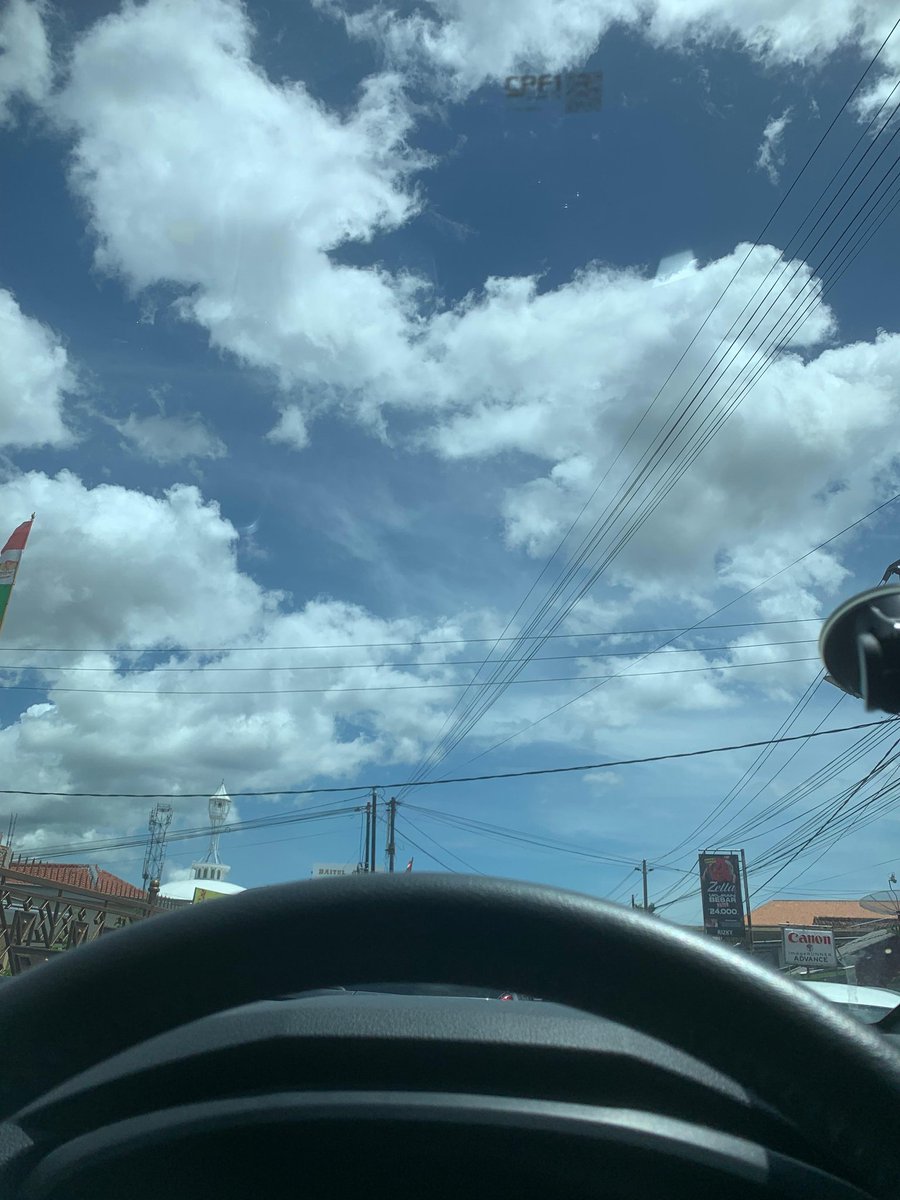 prologuj's tweet image. What a perfect weather to eat something spicy that can actually tear my limb.