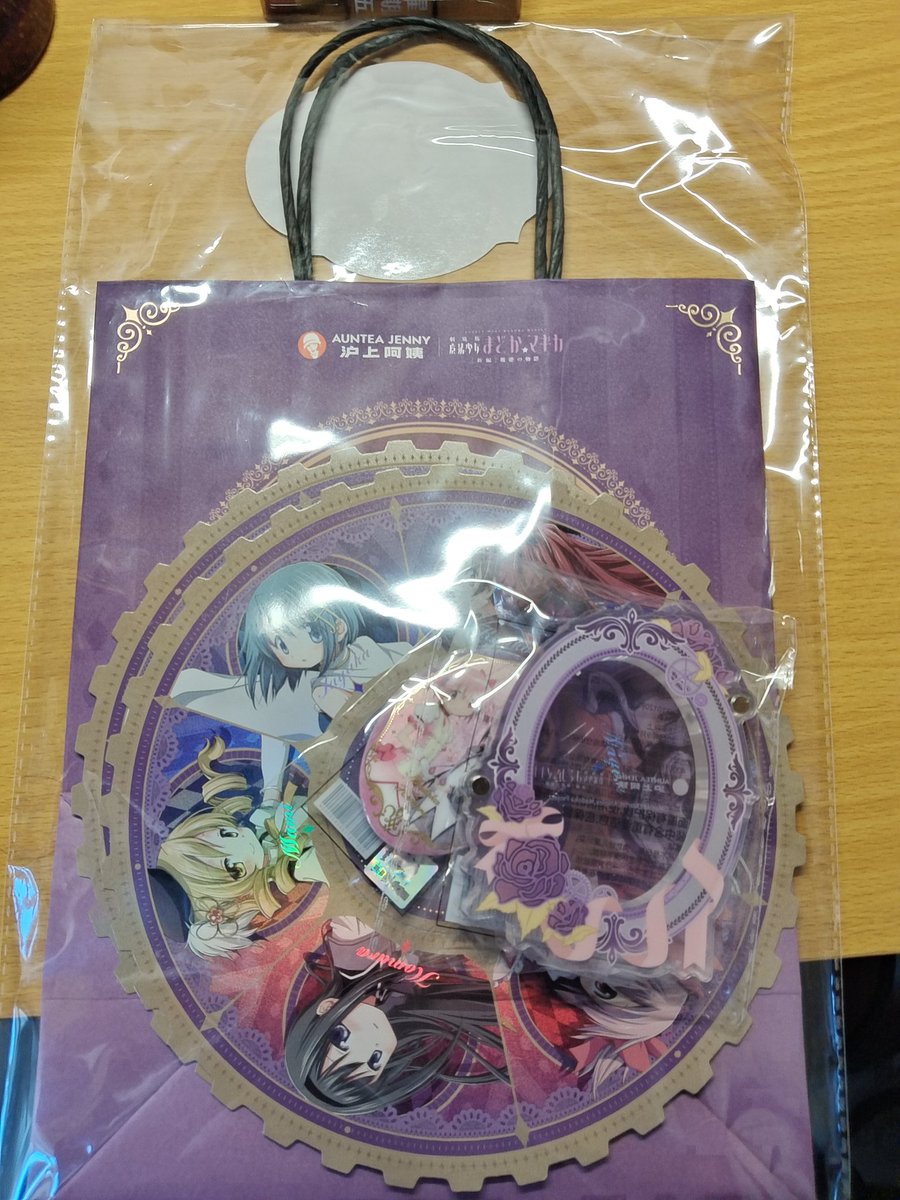 早上去抓药，回来在地铁站看到沪上阿姨发现居然还有联动套餐剩w