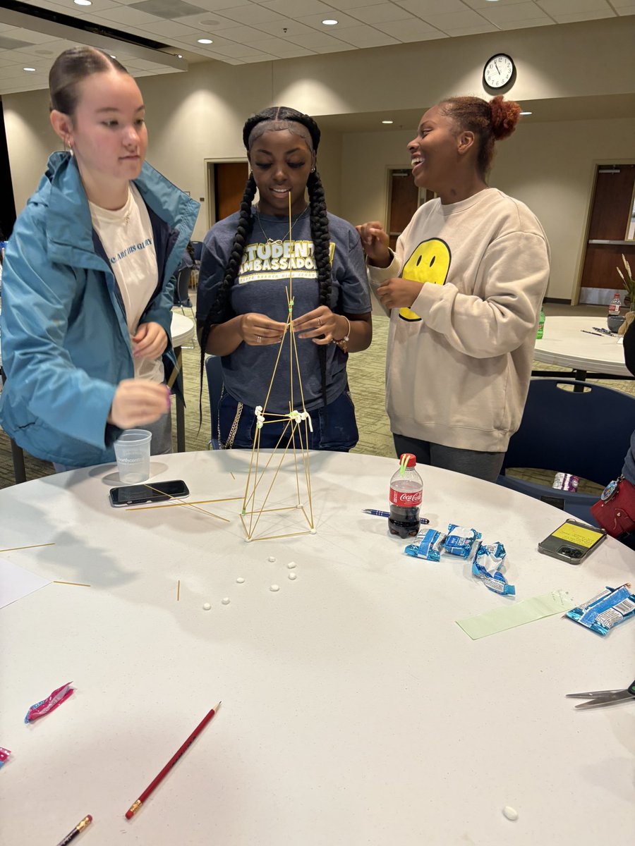 lindseylou64's tweet image. Great day with the awesome OBHS Ambassadors for a leadership and team building day. Thanks to NorthCentral for hosting us! #teamdcs
