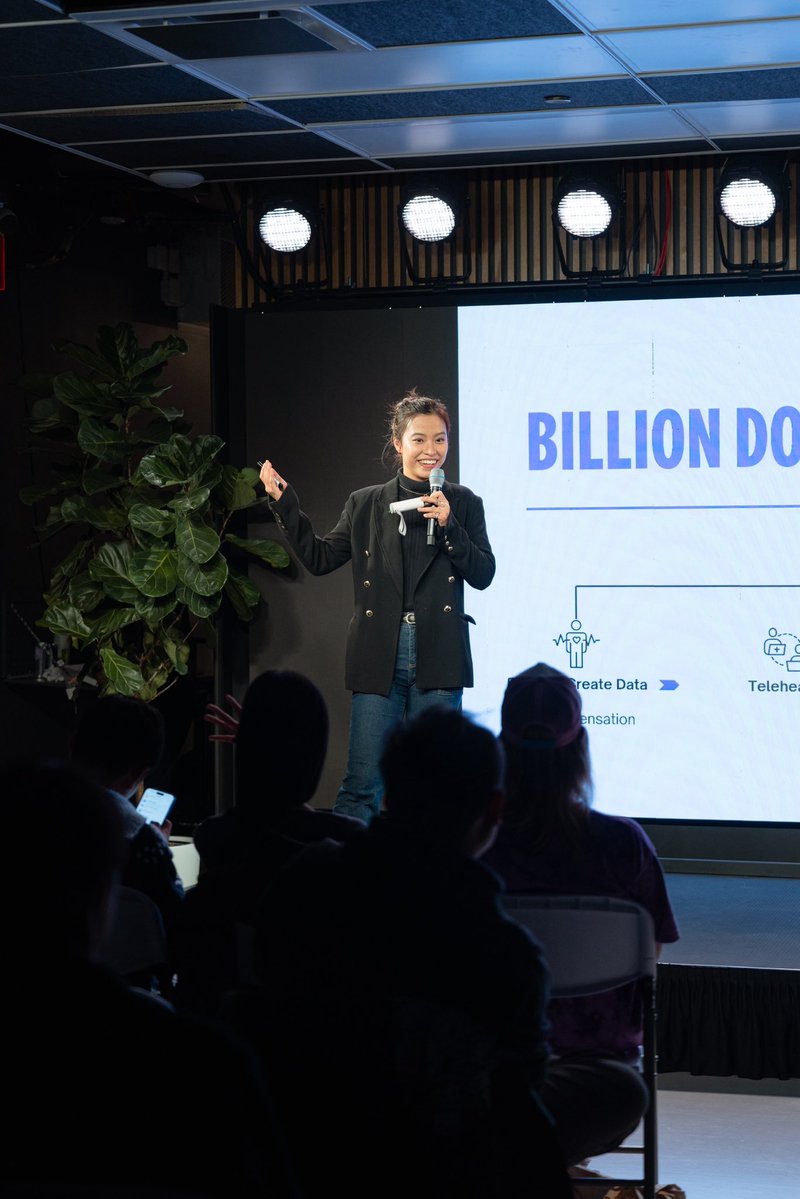 GenpulseAI's tweet image. We wrapped up our Demo Day at Solana Accelerator Cohort 3 @incubator two days ago still feeling a bit overwhelmed and grateful.

For us, this milestone wasn’t just a pitch.
It was the first time we openly shared our journey: how a small idea from a lab turned into a product…