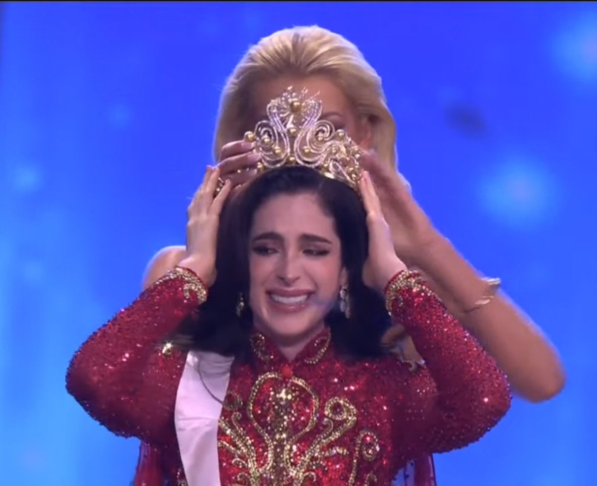 ixizkn's tweet image. Esa noche comprendí que lo que Dios tiene destinado para ti, ni la envidia lo para, ni el destino lo aborta, ni la suerte lo cambia, tenemos miss universo y es Fátima bosch!!!!! ❤️✨✨✨
#MissUniverse
#fatimabosch
#MissUniverse25