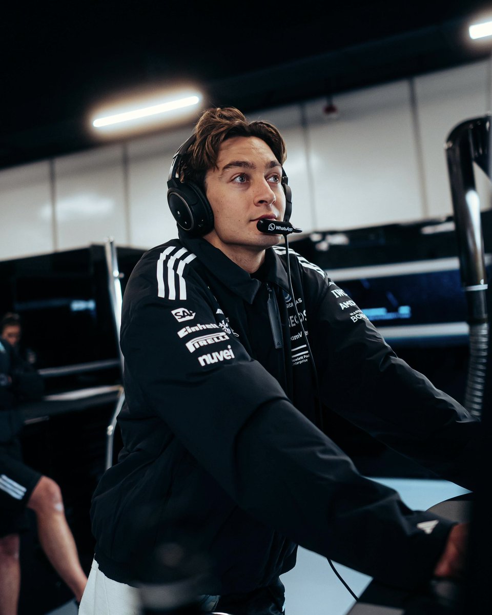 MercedesAMGF1's tweet image. George with his headset 🤗