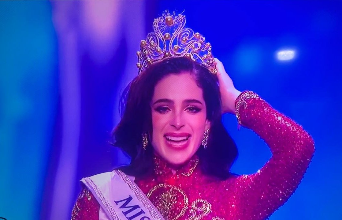 Siguenzacomunic's tweet image. 𝗙á𝘁𝗶𝗺𝗮 𝗕𝗼𝘀𝗰𝗵 🇲🇽  se convierte en #MissUniverso2025

¡Felicidades a la tabasqueña!

📰✍️ #Sigüenza_comunica