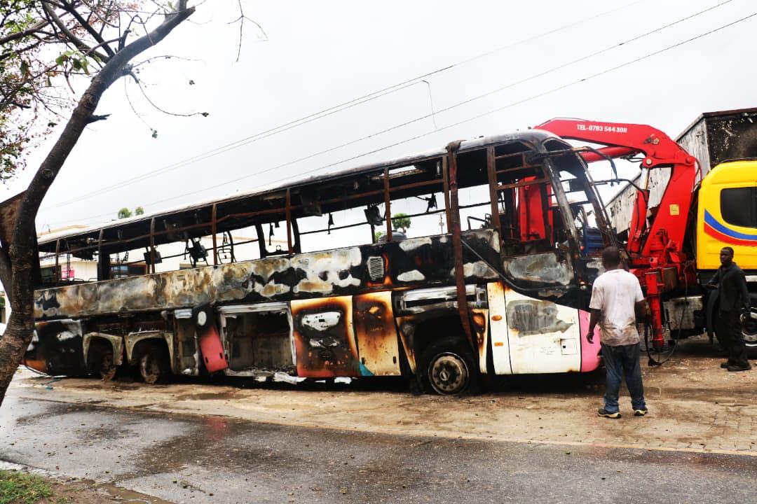 OndiekiShearer's tweet image. When businesses burn, democracy suffers. Tanzania Stands for Peace, insisting on truth over chaos. Citizens must reject attempts to brand destruction as activism because #ViolenceIsNotProtest and never meaningful dialogue.