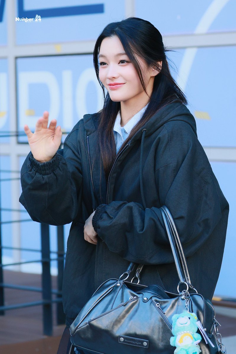 251121

#아일릿  #ILLIT  #이로하 #IROHA #イロハ