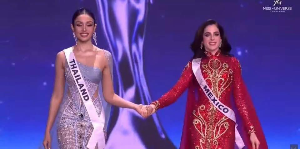 teryaaa__'s tweet image. คู่จับมือที่แย่ที่สุดในรอบ 74 ปี กูให้เลย 
ตอบคำถามไม่สมคู่จับมือเลย

#MissUniverse2025