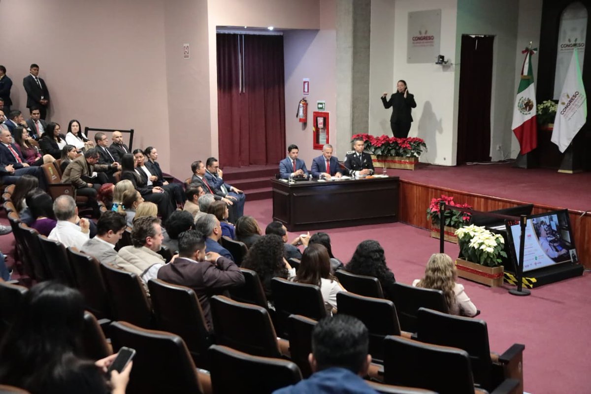 EspejoDelPoder_'s tweet image. Con disciplina, lealtad y amor al pueblo, construimos un Veracruz en paz: SSP espejodelpoder.com/con-disciplina… a través de @EspejoDelPoder_