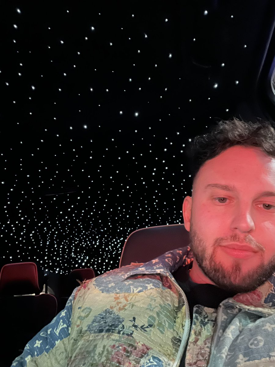 🛸