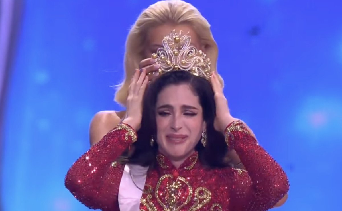 Diario_Supremo's tweet image. 👑 Los sueños se cumplen 

FÁTIMA BOSCH ES LA MISS UNIVERSO 2025 🇲🇽

La bella mujer originaria de Tabasco, conquisto en Tailandia ‘Miss Universo 2025’ y le da a México su cuarta corona

En el ‘Estadio Centenario 27 de Febrero’, se volcaron tabasqueños a brindar apoyo y festejar…