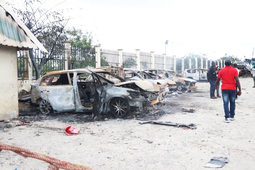 ojwang_junior4's tweet image. What happened in Tanzania cannot be classified as protest. Peaceful dissent doesn’t involve burning shops, destroying vehicles, or attacking civilians. Those acts were deliberate violence. #ViolenceIsNotProtest