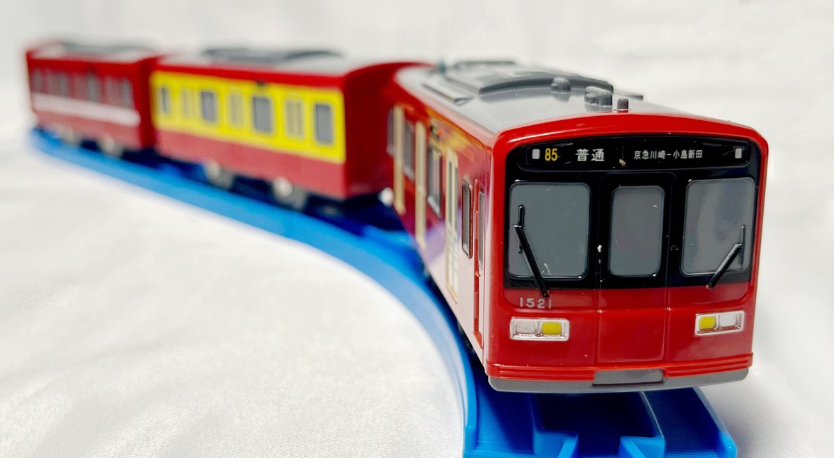 RM_MODELS_neko's tweet image. 数多く事業者限定品プラレールをリリースしている京急のうち、今回は1500形の製品にクローズアップ。実車は置き換えが進んでいますが、プラレールとしての製品化は少しイレギュラーな形態での登場でした。（写真：なゆほ）

↓記事詳細はこちら↓
rail.hobidas.com/feature/529341/