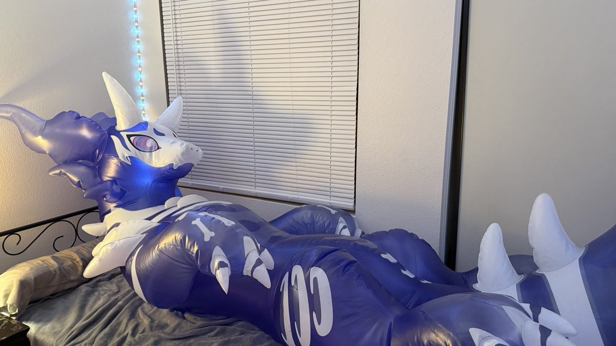 feenchiebirb's tweet image. another new toy has arrived. say hello to the gorgeous Ghost Dragon, @FactoryCreature&apos;s Veela! a very good toy for all your cuddling needs :3