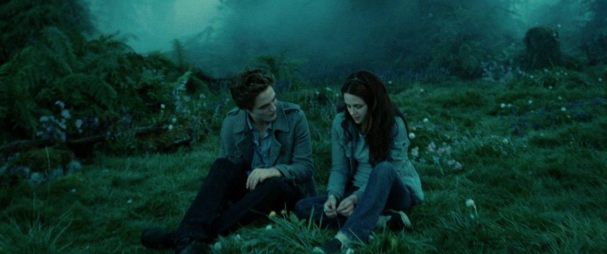 FilmUpdates's tweet image. 17 years ago, ‘TWILIGHT’ was released in theaters.