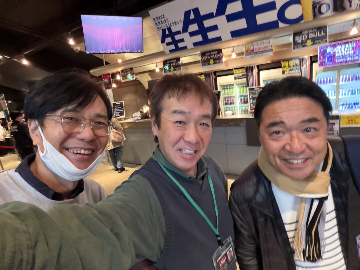 tkariya's tweet image. 11/20 電気グルーヴ"へびツアー"初日🎶

今年2回目の全国ツアーだが、
会場のZepp Nagoyaは超満員‼️

歴代マネージャーのお2人とロビーで
記念撮影📸