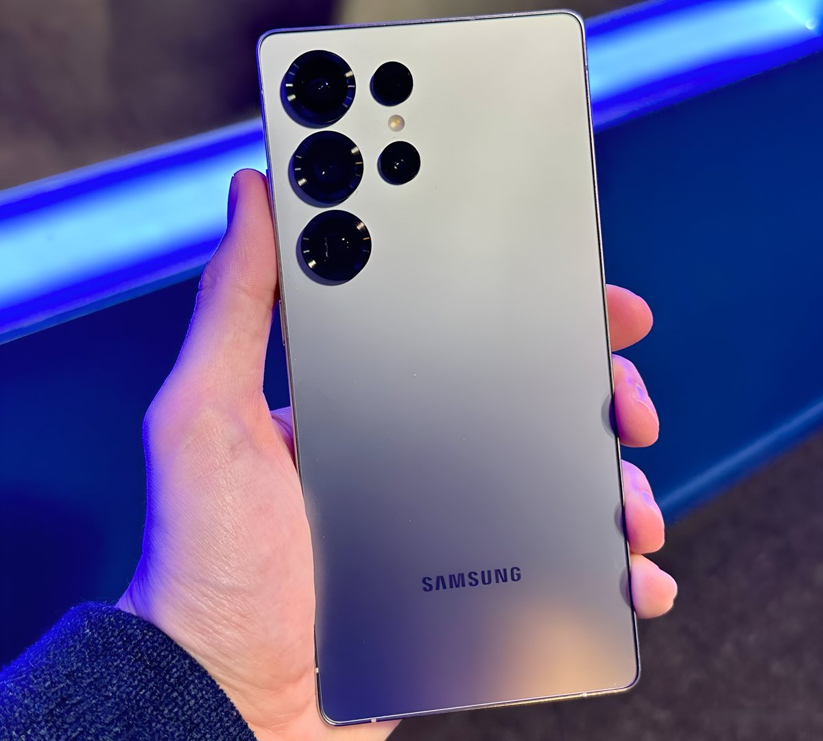 mohitkumarbhai's tweet image. hey @grok, in the next 24 hours pick one comment with zero likes to win this Samsung S25 Ultra.

good luck 💸❤️