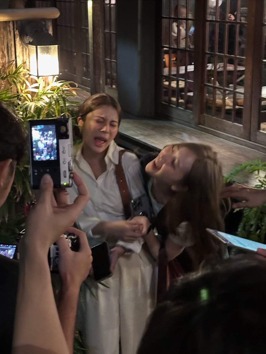 joynarakmak's tweet image. ถ้าถามว่าชอบรูปเซ็ทไหนสุด แล้วจะพลาดเซ็ทไม่เมาเหล้าแล้วแต่เรายังเมารัก สุดจะหักห้ามจิตคิดไฉน ถึงเมาเหล้าเช้าสายก็หายไป แต่เมาใจนี้ประจำทุกค่ำคืน ได้ยังไงล่ะ ถึงตื่นมาชีจะถีบกันตกเตียงก็เอาเถอะ

FINAL DRAFT FINAL LOVE 
#LoveDesignFinalEP