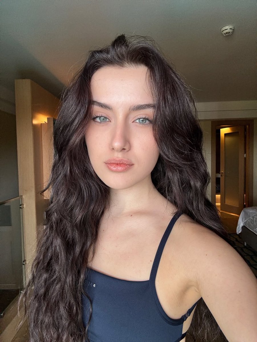 sabah günaydını doğal bebek 🫧
gökyüzü mavisi gözlerine aşık oldum🩵
#CemreArda 🪷 @cemrearda