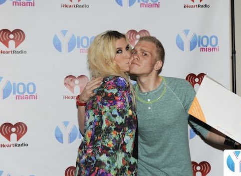 MattyTweets's tweet photo. @KeshaRose We love your kisses!! #fact @KeshaRose https://t.co/8FrvtBfBSg