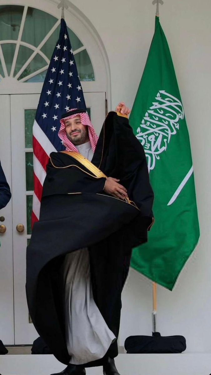 رفع العقوبات عن سوريا 🇸🇦
الاعترافات الدولية بفلسطين 🇸🇦
بدأ وقف الحرب في السودان 🇸🇦

البعض يهدم دول بكل الوسائل..

والمملكة تحياها..

رجل لايفكر بمصالح بلده فقط.. بل بمصالح دول عربية واسلامية  يتمنا لها الخير والسلام

حفظ الله الأمير محمد بن سلمان