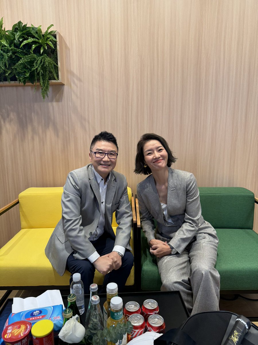 wang4332's tweet photo. Meeting up with Li Na, two-time tennis Grand Slam champion, again, at the ongoing Guangzhou Car Show. https://t.co/cgWKZ0WvEM