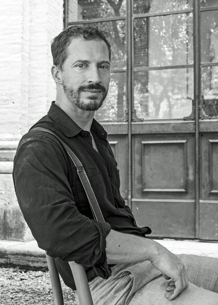 jmlx_john2's tweet image. Andrew Sean Greer (b. 21 Nov 1970) is an openly gay American writer whose novel &quot;Less&quot; (which featured a gay protagonist) won the 2018 Pulitzer Prize for Fiction. A follow-up, &quot;Less is Lost&quot;, was published in 2022 and debuted on The New York Times Best Sellers list.