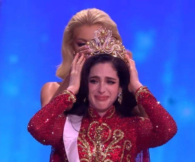 vincentlao18's tweet image. Mexicans can fight me but she didn’t deserve an inch of that Miss Universe title. The weakest performer of the Top 5 and won the crown. 

Then you realize the new owner is Mexican. 🤣🤣🤣 FOOLERY. #MissUniverse2025