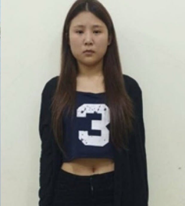 🇨🇳 캄보디아서 실종됐다던 짱깨 암컷 바퀴벌레,
— '인신매매' 조직원이었다.

이름: 장무성
나이: 26세

짱깨 SNS 13만 팔로워 175만 위안(3.6억)에 팔렸다는 가짜 실종극 자작하고, 실제로는 사기 공장 핵심 멤버로 활동하다 캄보디아 경찰에 체포🛢️

11월 15일: 구속영장 발부 → 현재 프놈펜 바쑤