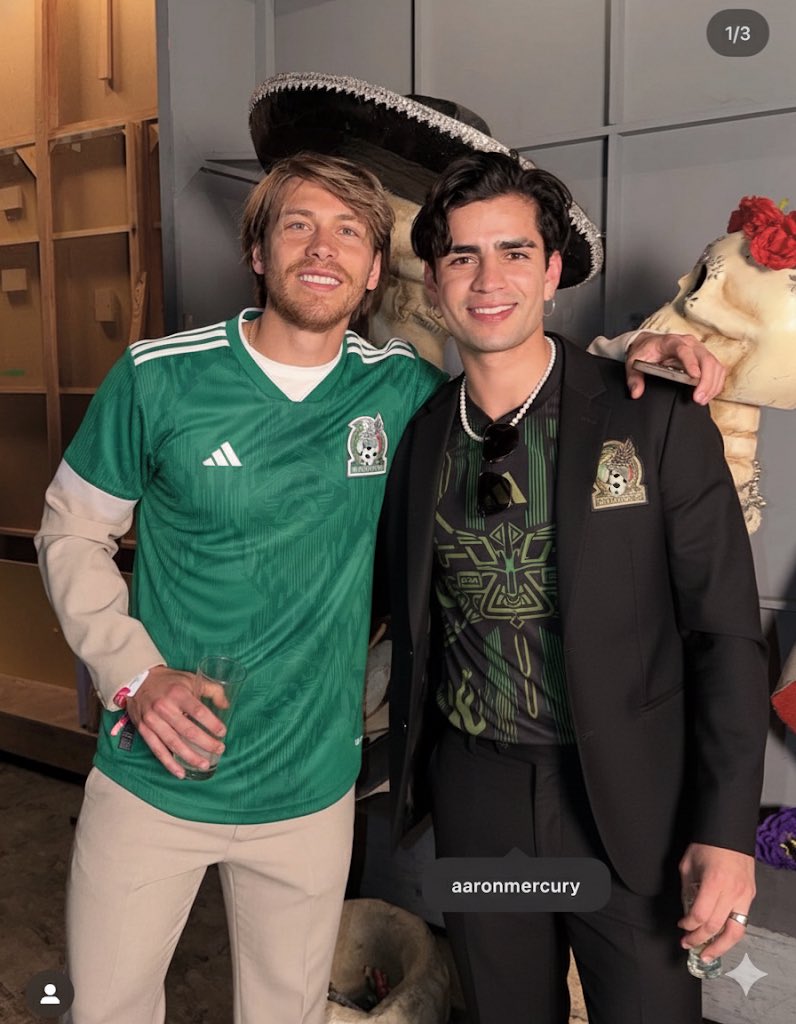 melji__'s tweet image. VIVA MEXICO CARAJO