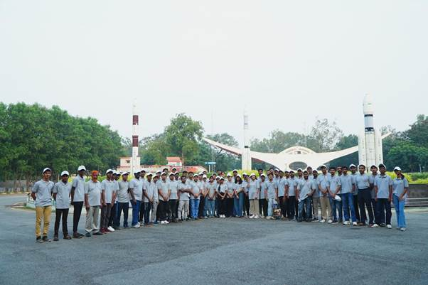 PIB_India's tweet image. MyGov’s #NationalSpaceDay Quiz 2025 Winners Experience an Inspiring Journey at ISRO, Sriharikota

Aimed at raising awareness and spreading knowledge about India’s remarkable space journey, MyGov created multiple avenues for public participation, including creative contests,